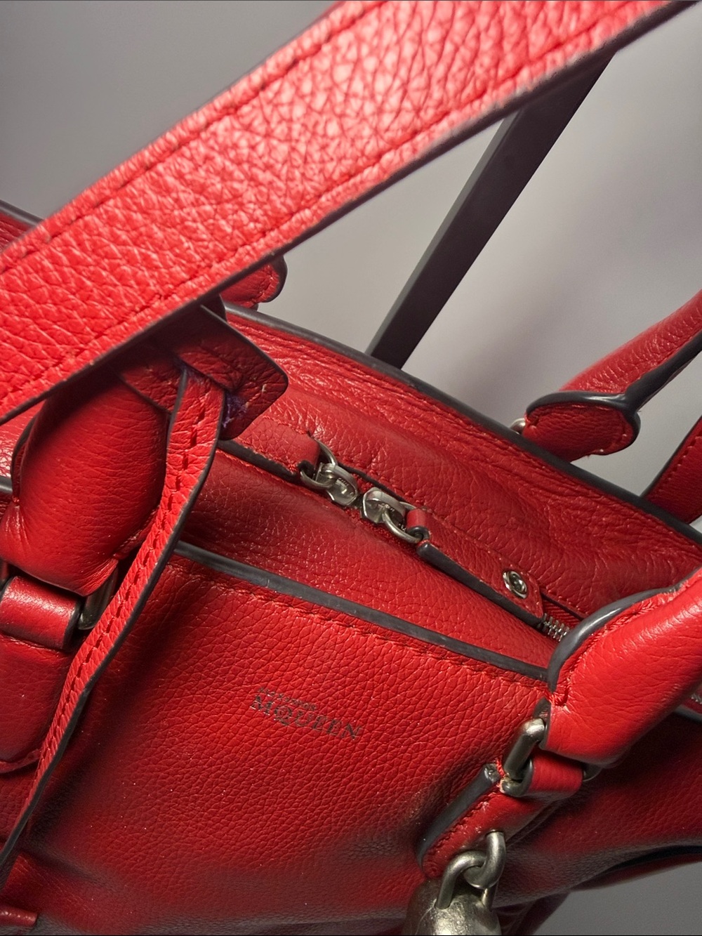 Alexander McQueen Red Pebbled Leather Skull Padlock Satchel Crossbody - Picture 5 of 16